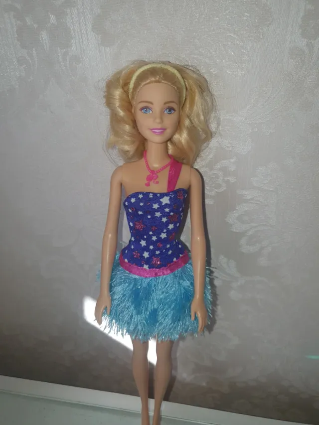 Barbie Bionda con Vestito Blu Stelle