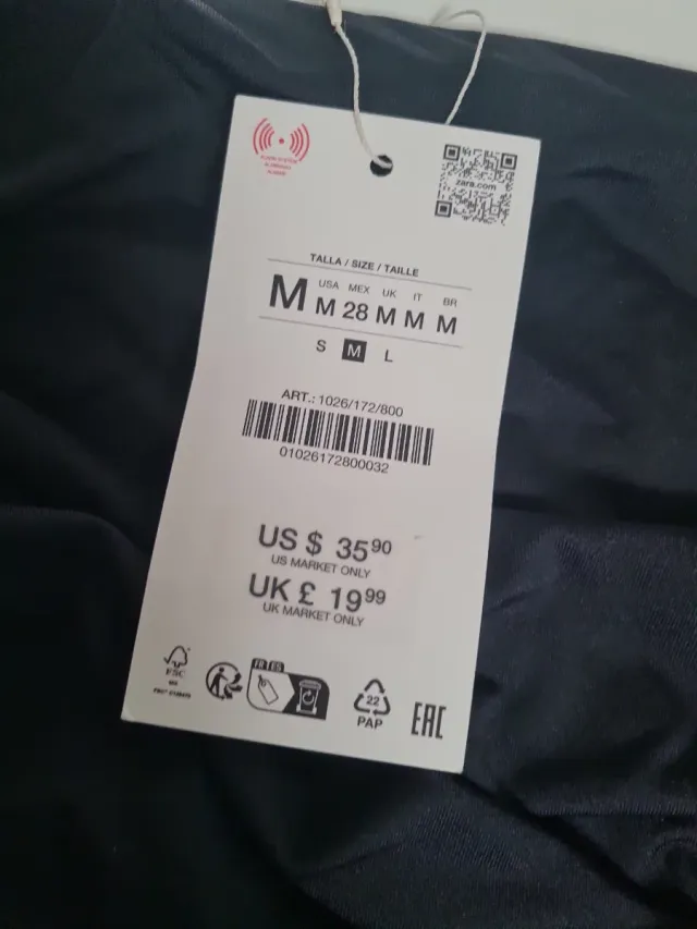 Body asimétrico negro da poca talla