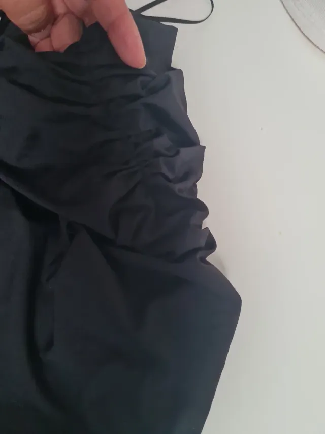 Body asimétrico negro da poca talla