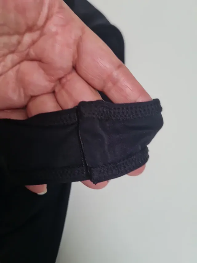 Body asimétrico negro da poca talla