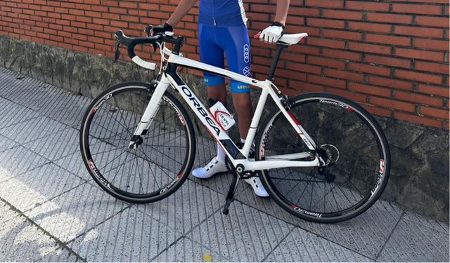 Bicicleta de carretera Orbea con cambio de escuela