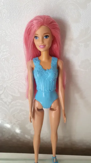 Barbie con capelli rosa