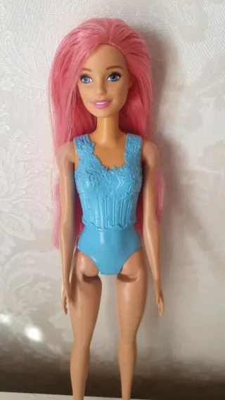 Barbie con capelli rosa