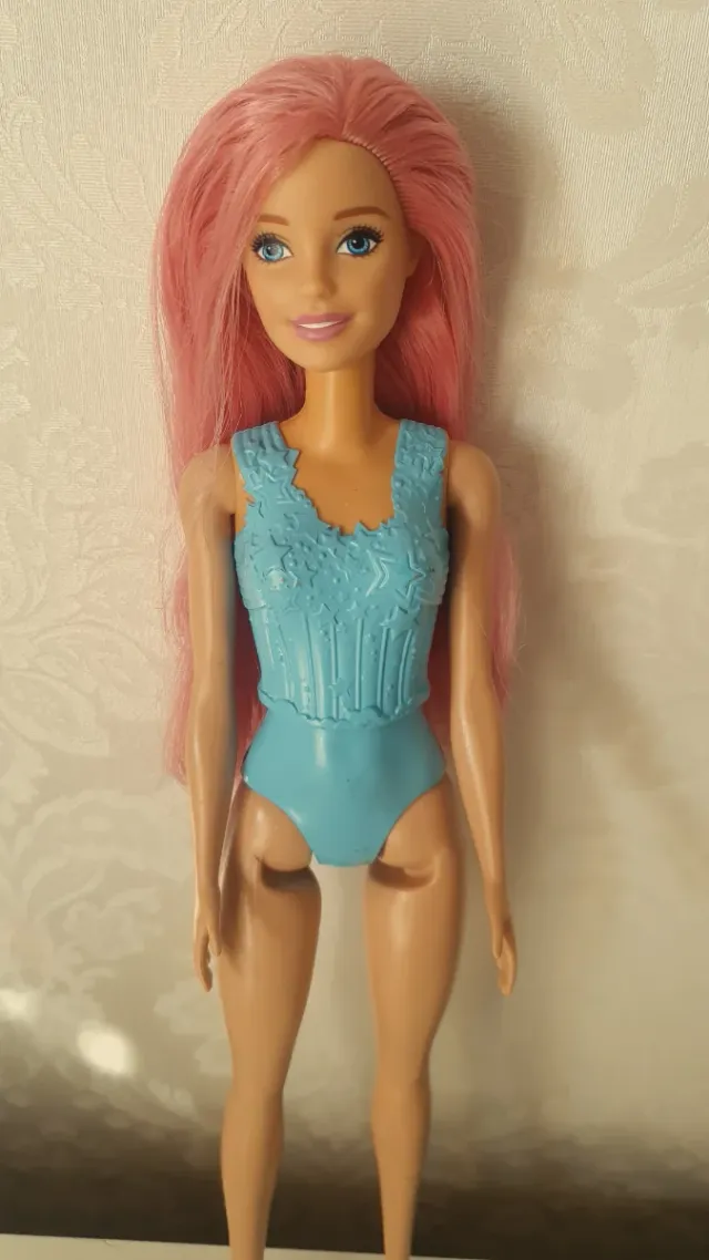 Barbie con capelli rosa