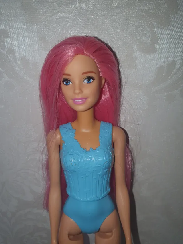 Barbie con capelli rosa