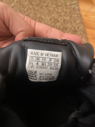 Zapatillas Adidas Negras y Blancas