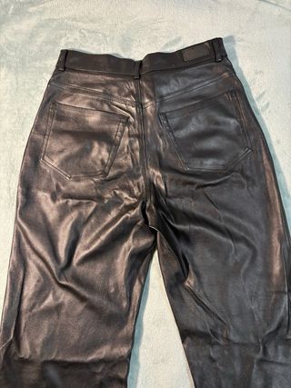 Pantalón cuero negro Pull&Bear