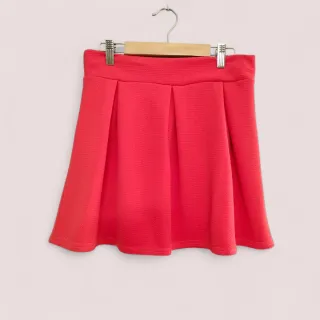 Minifalda naranja con tablas y vuelo. Talla M