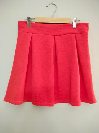 Minifalda naranja con tablas y vuelo. Talla M