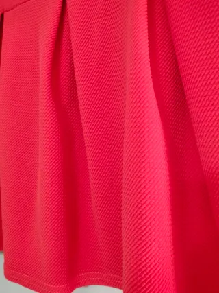 Minifalda naranja con tablas y vuelo. Talla M