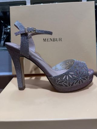 Zapatos de tacón Menbur y bolso a juego