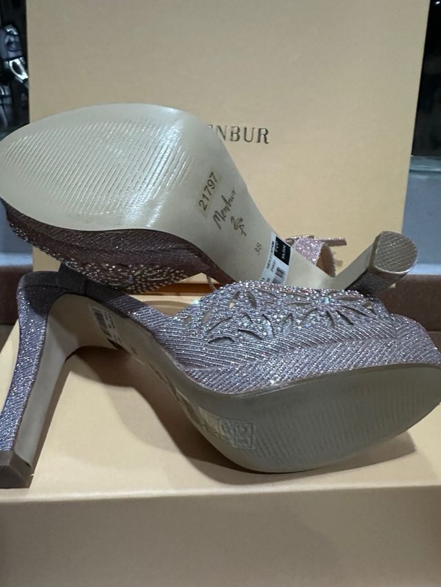 Zapatos de tacón Menbur y bolso a juego