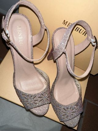 Zapatos de tacón Menbur y bolso a juego