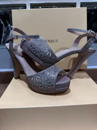 Zapatos de tacón Menbur y bolso a juego