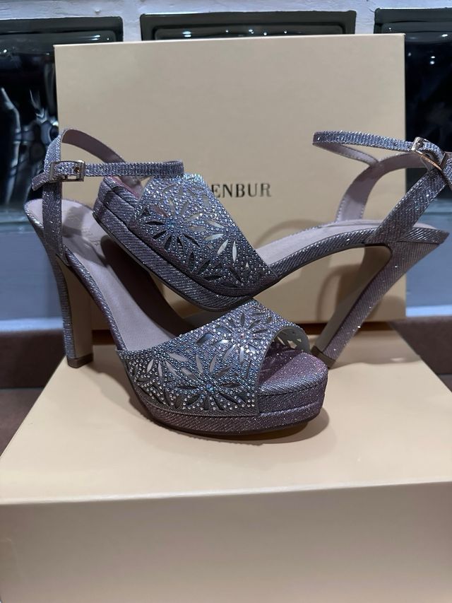 Zapatos de tacón Menbur y bolso a juego