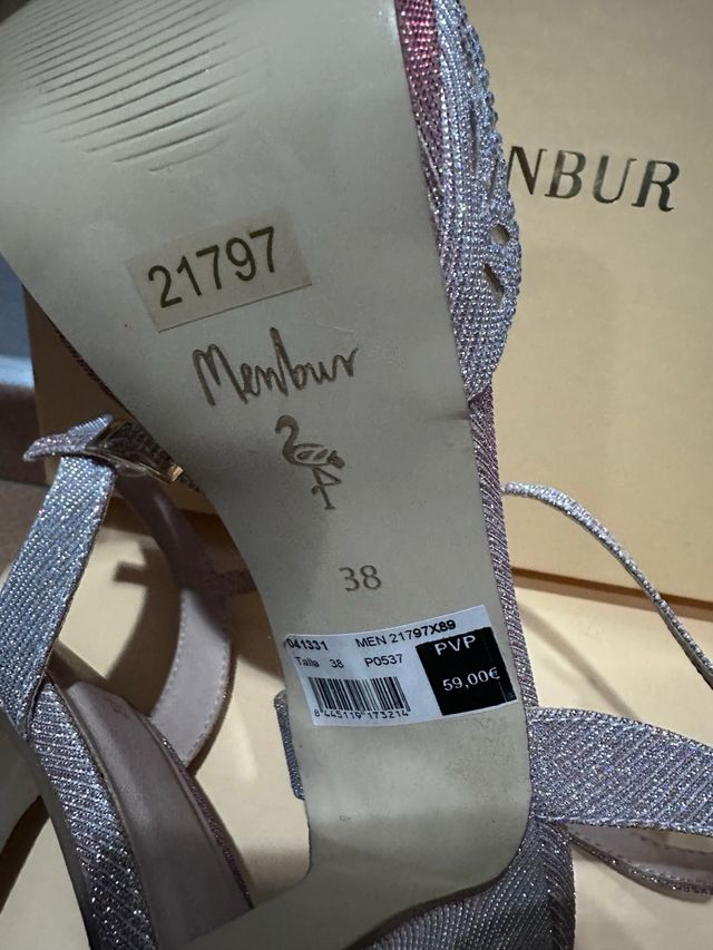 Zapatos de tacón Menbur y bolso a juego