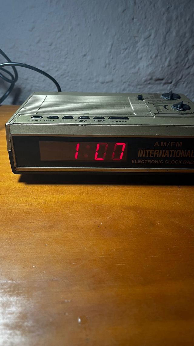 Radio Despertador AM/FM International