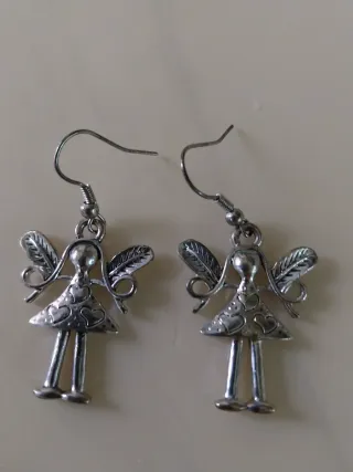 Pendientes de ángel plateados sin usar