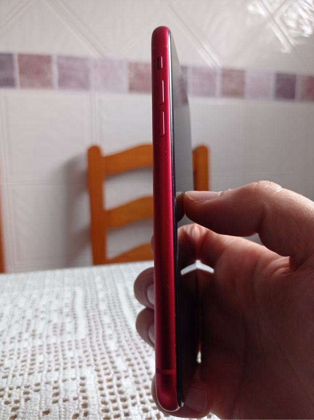 iPhone 11 64GB Rojo