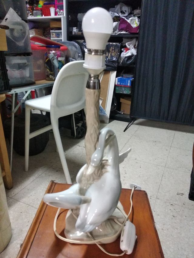 Lámpara de mesa cisnes cerámica