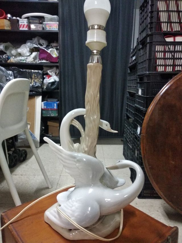 Lámpara de mesa cisnes cerámica
