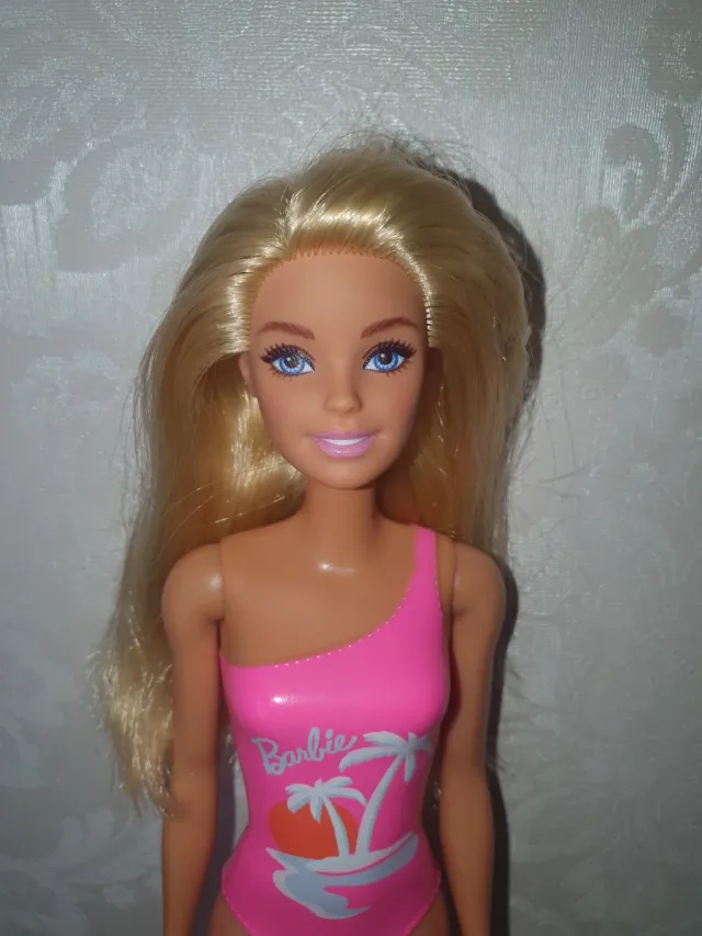 Bambola Barbie costume da bagno rosa
