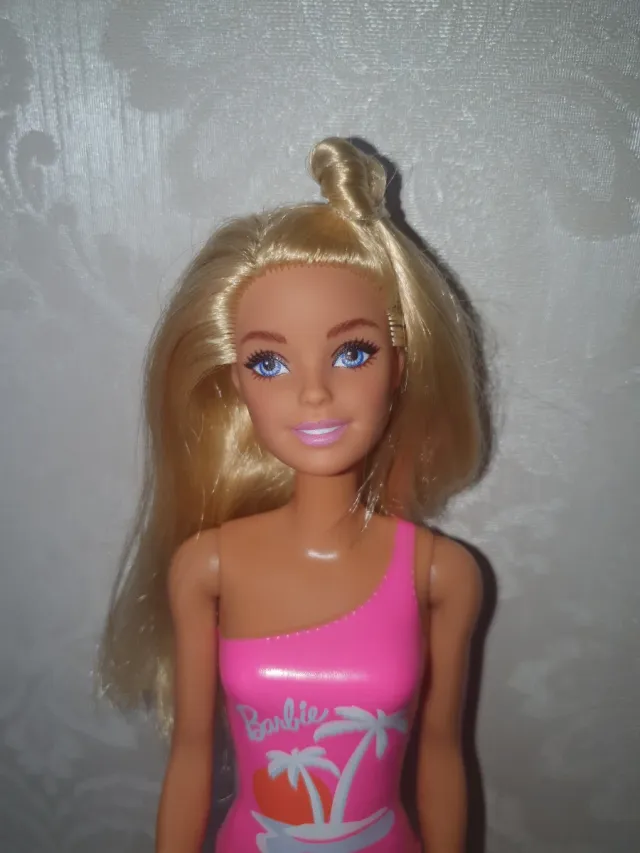 Bambola Barbie costume da bagno rosa