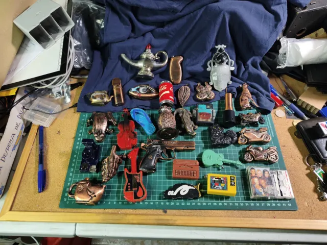 Lote de 31 mecheros vintage varias formas