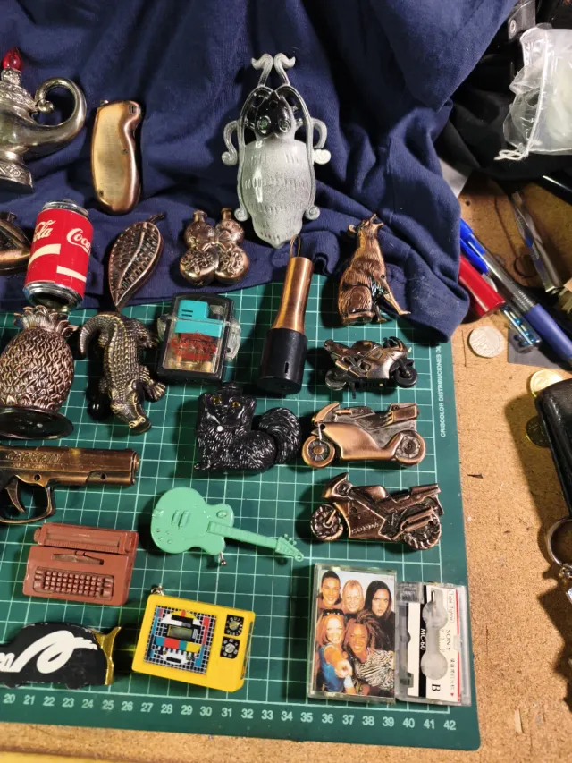 Lote de 31 mecheros vintage varias formas