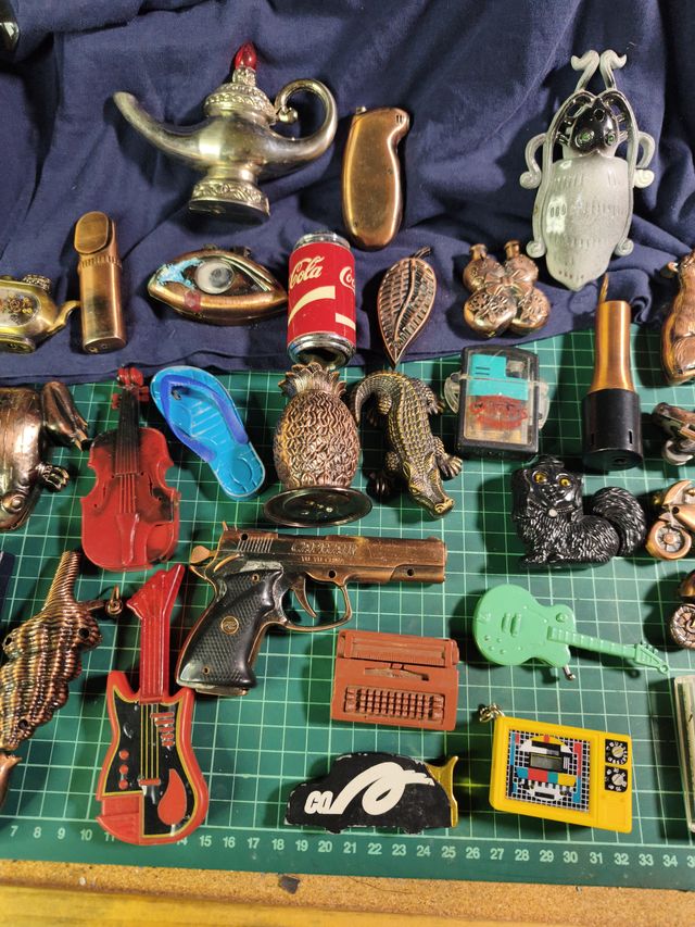 Lote de 31 mecheros vintage varias formas