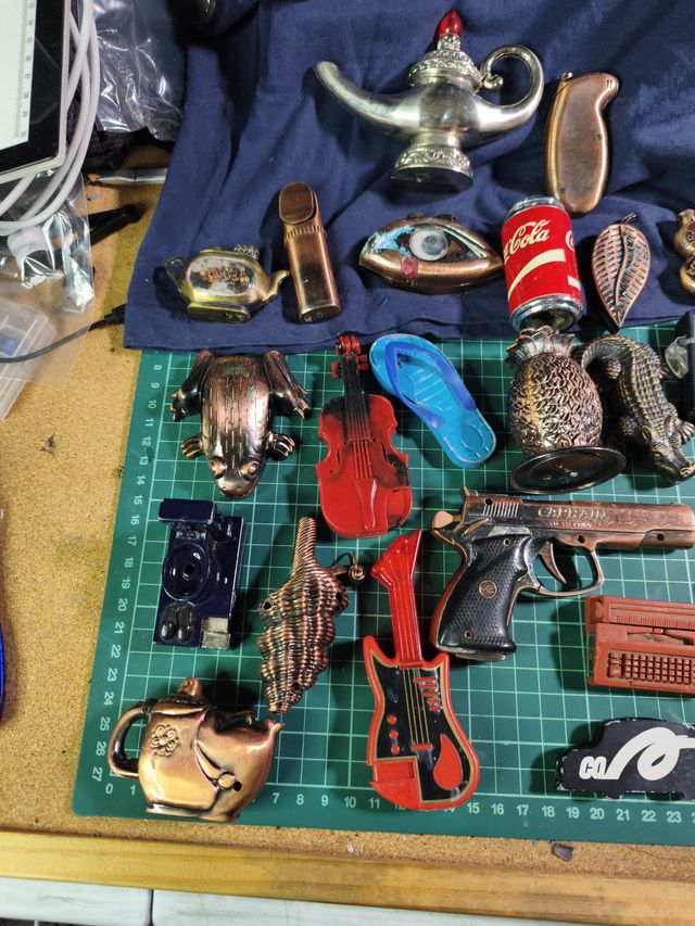 Lote de 31 mecheros vintage varias formas