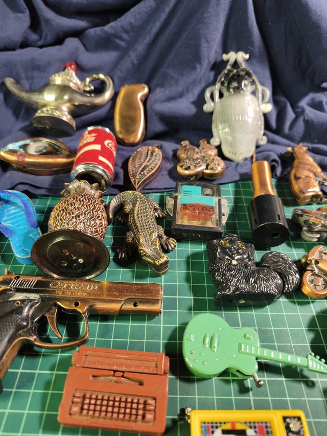 Lote de 31 mecheros vintage varias formas