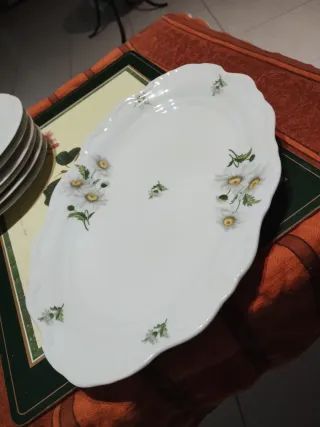 Vassoio in porcellana con margherite