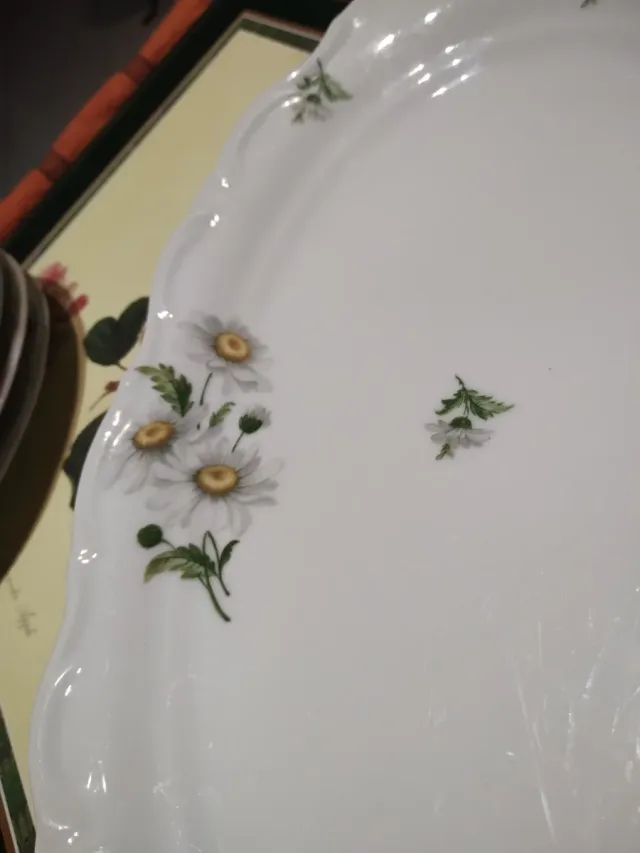 Vassoio in porcellana con margherite