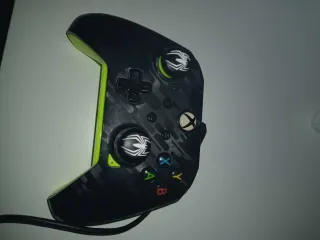 Xbox One S 1TB con caja