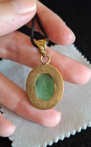 Colgante Jade Nefrita y Latón.
