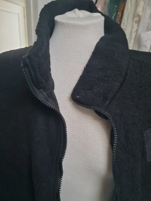 Chaqueta súper calentita negra puede dar maximo XL