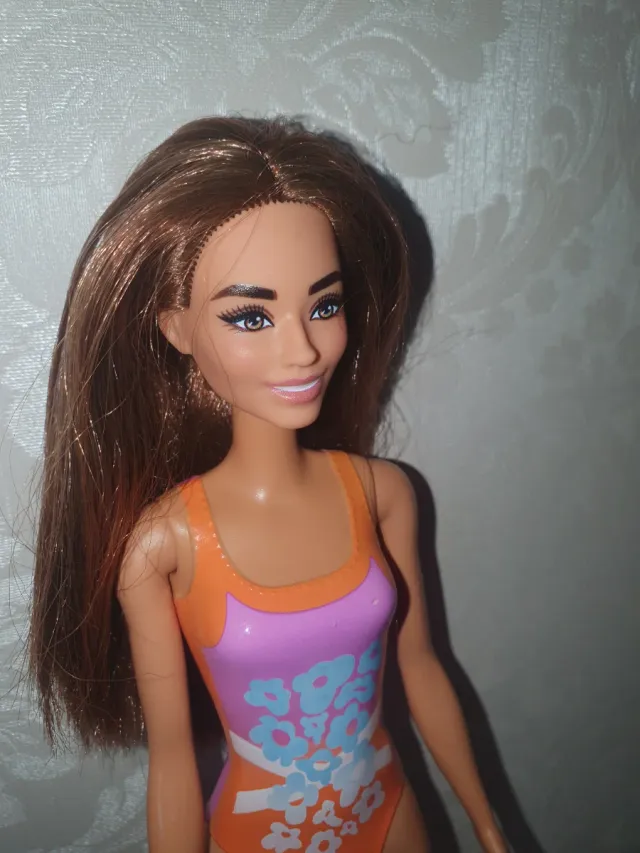 Bambola Barbie costume da bagno