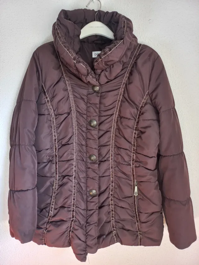Abrigo acolchado marrón talla 44
