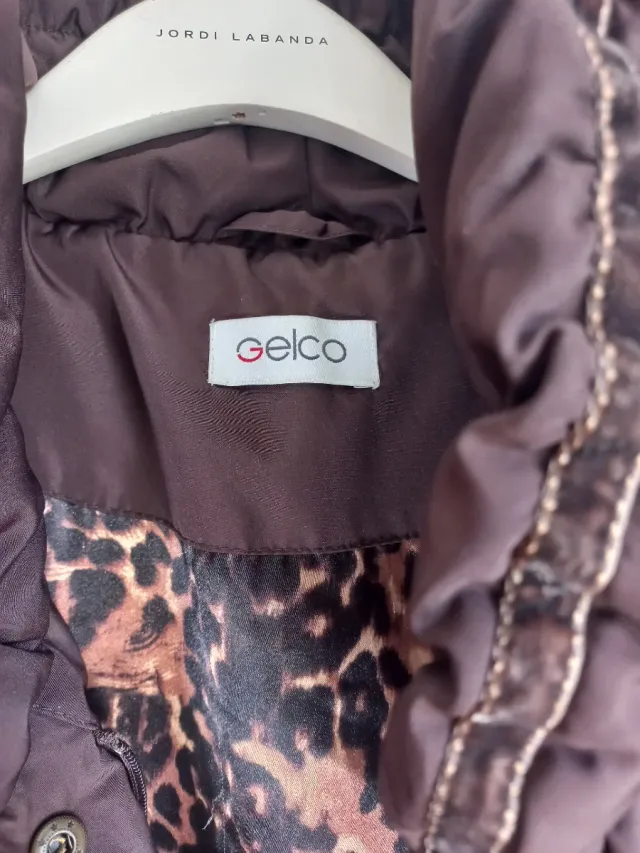 Abrigo acolchado marrón talla 44