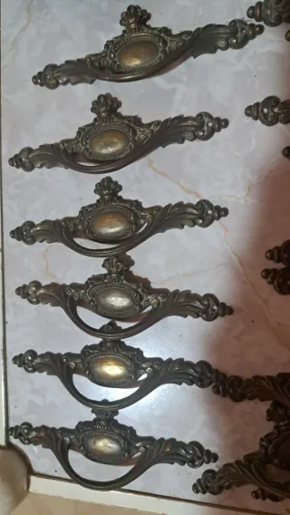 6 Tiradores antiguos de bronce