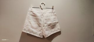 Pantalón corto blanco mujer con encaje
