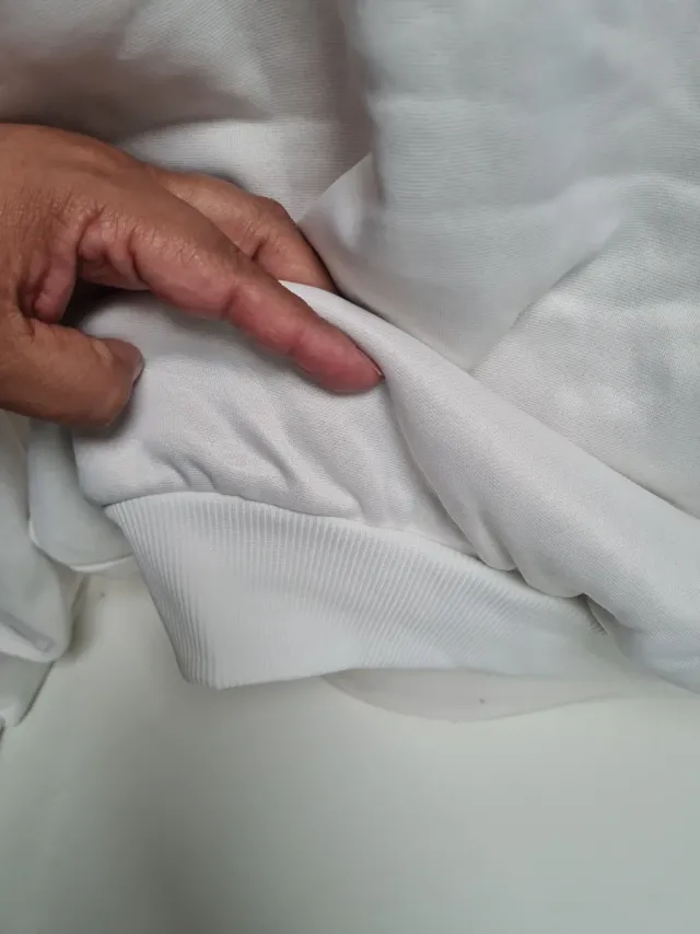 Sudadera larga con cremallera y capucha