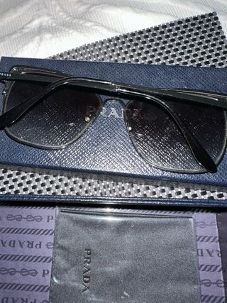 Gafas de sol Prada negras