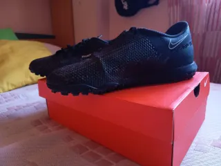 Botas de fútbol Nike Negras