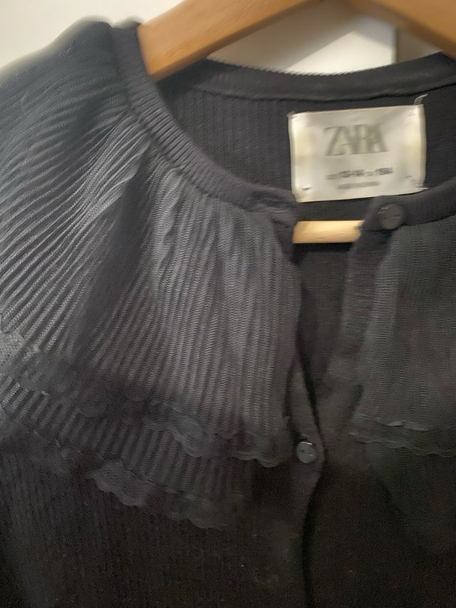 Jersey Zara cuello volante encaje negro