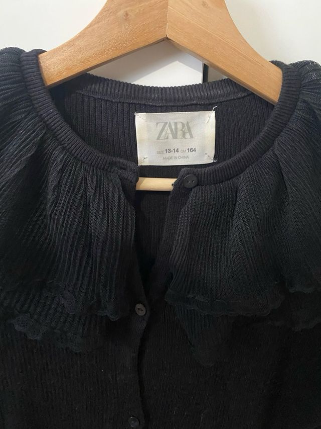 Jersey Zara cuello volante encaje negro