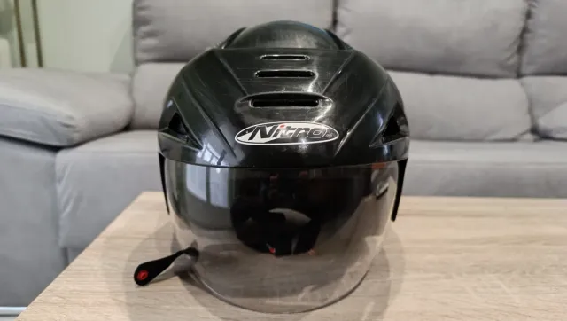 Casco Nitro Talla L con Visera
