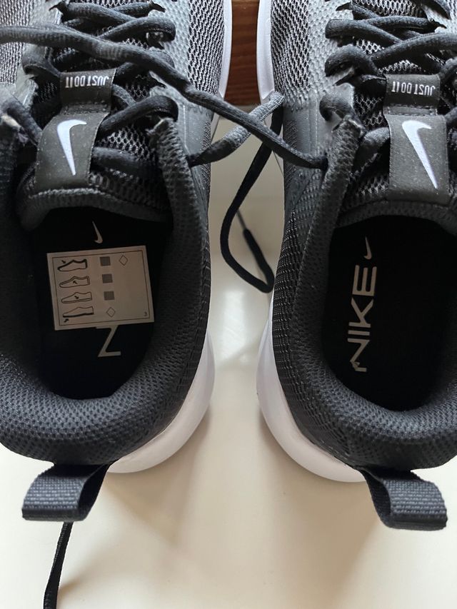 Zapatillas Nike Negras y Blancas