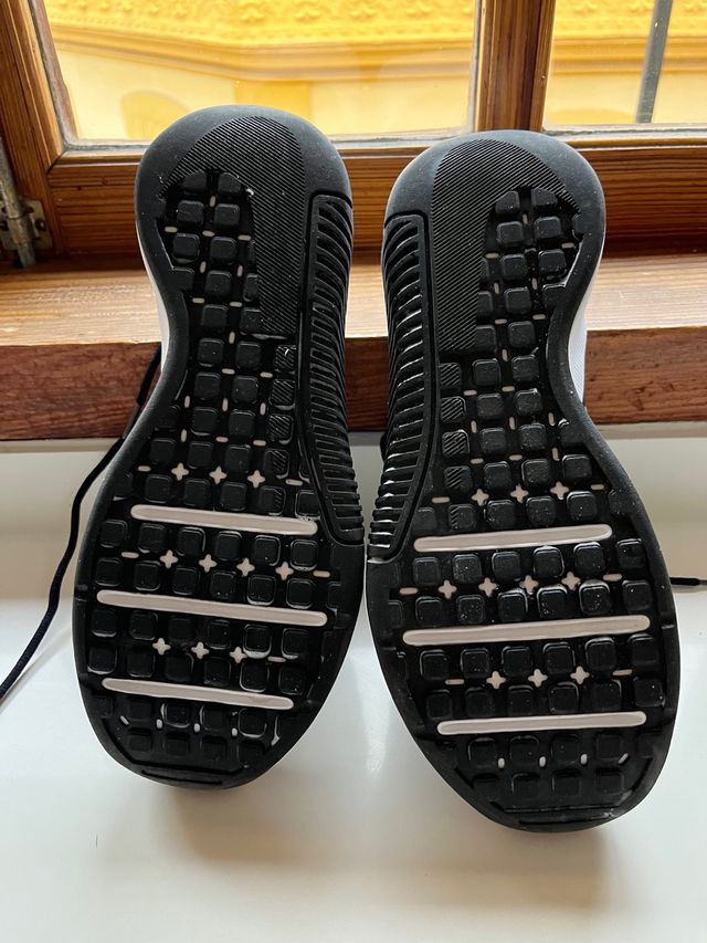 Zapatillas Nike Negras y Blancas